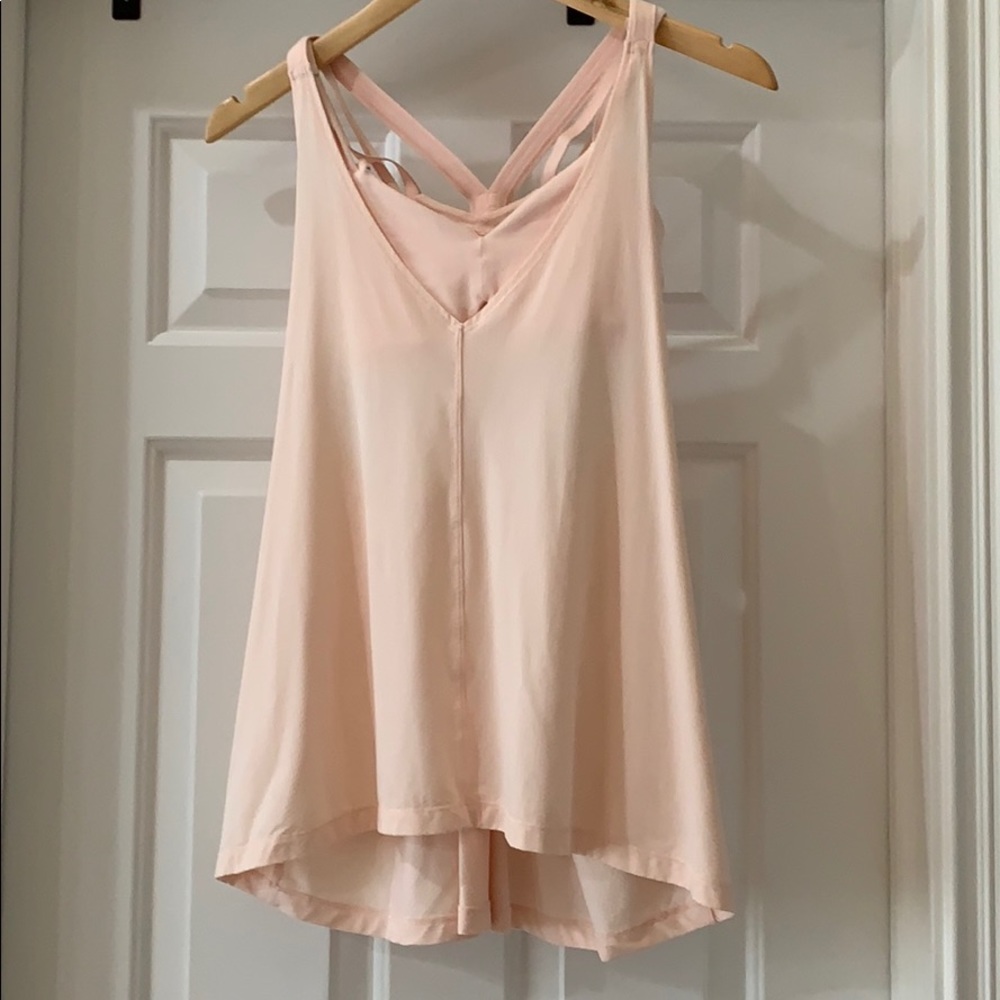 Lululemon flowy pale pink tank w/ built in bra sz4